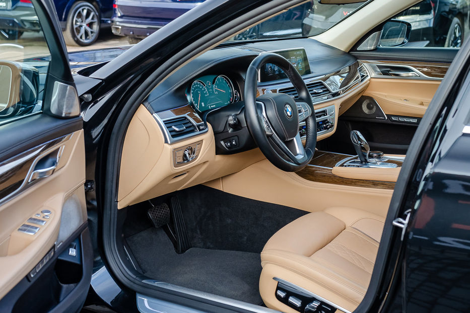 Продам BMW 750 Li Xdrive 2016 года в Киеве