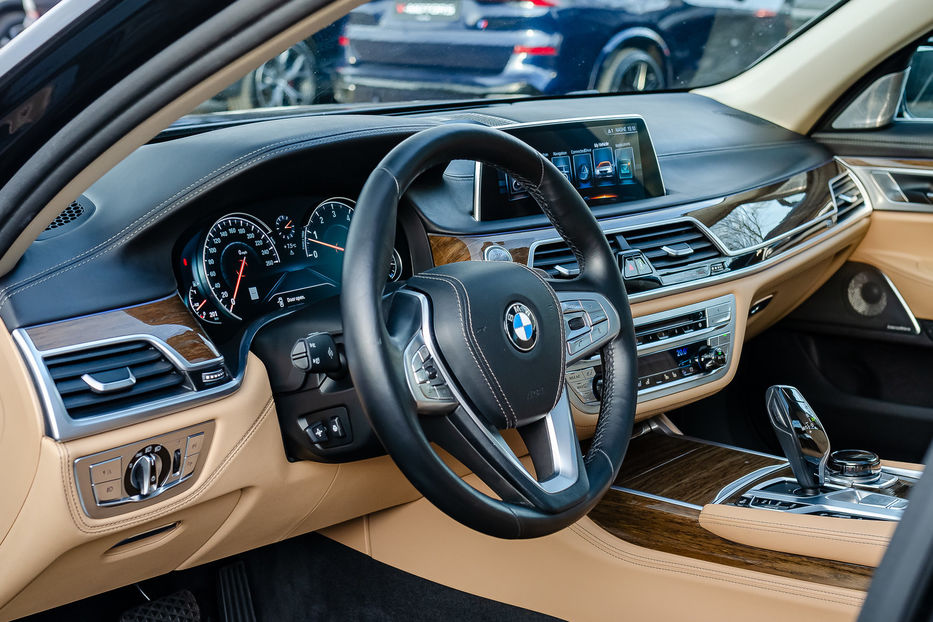 Продам BMW 750 Li Xdrive 2016 года в Киеве