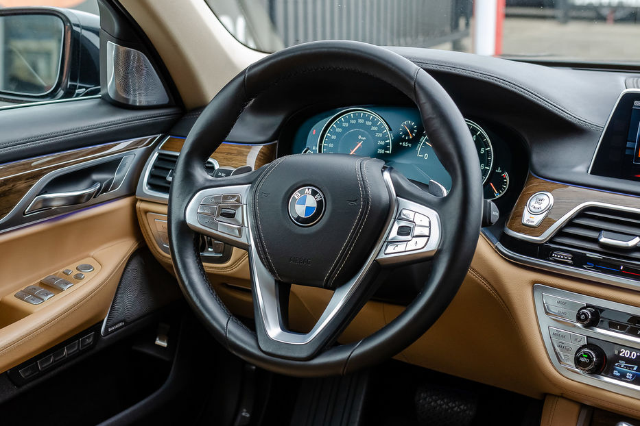 Продам BMW 750 Li Xdrive 2016 года в Киеве