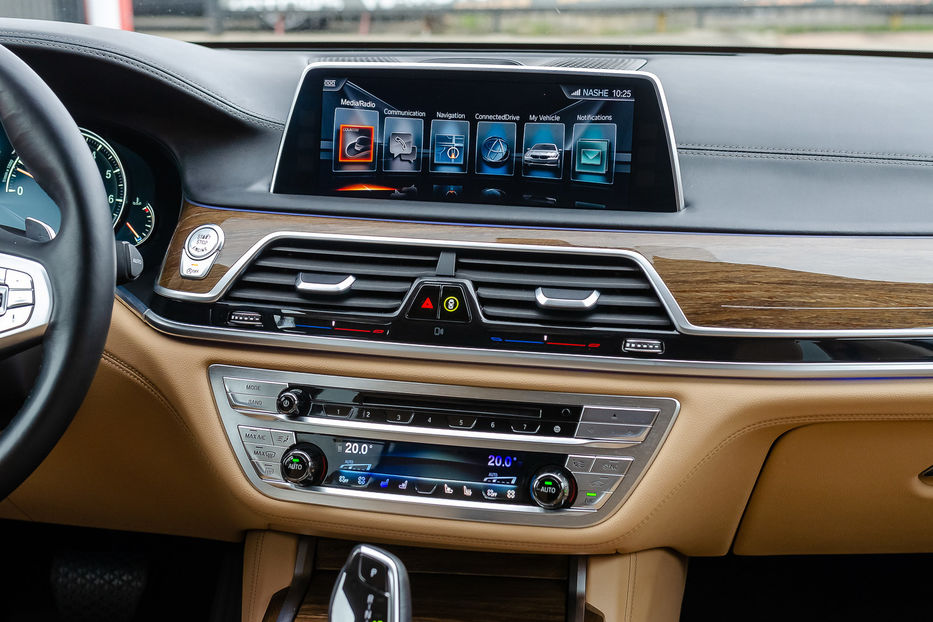 Продам BMW 750 Li Xdrive 2016 года в Киеве