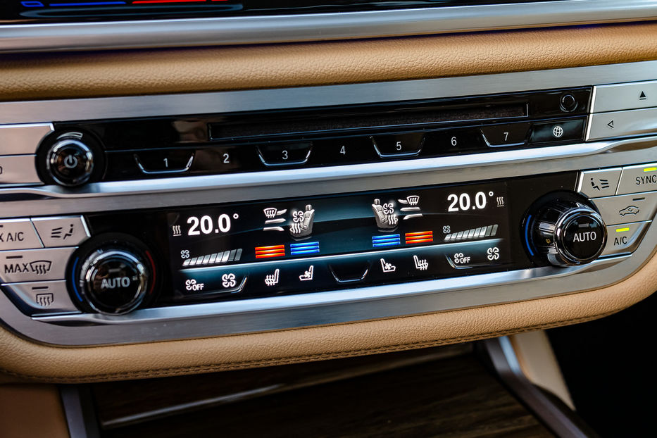 Продам BMW 750 Li Xdrive 2016 года в Киеве