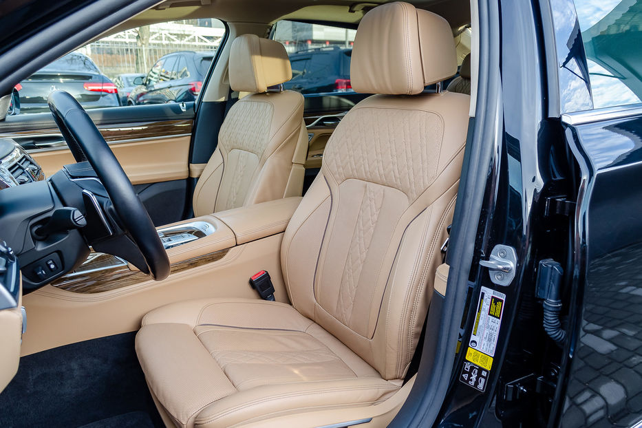 Продам BMW 750 Li Xdrive 2016 года в Киеве