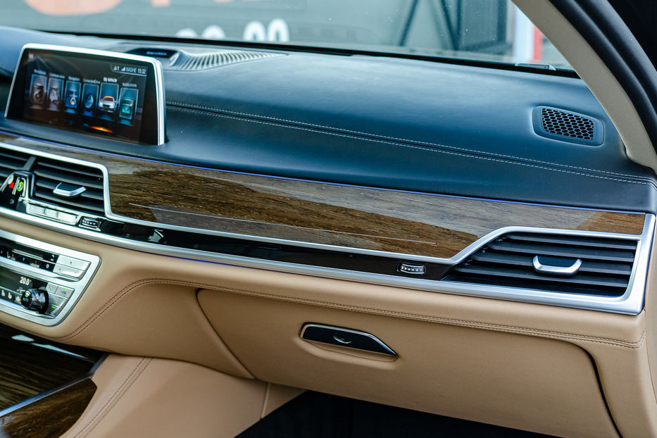 Продам BMW 750 Li Xdrive 2016 года в Киеве