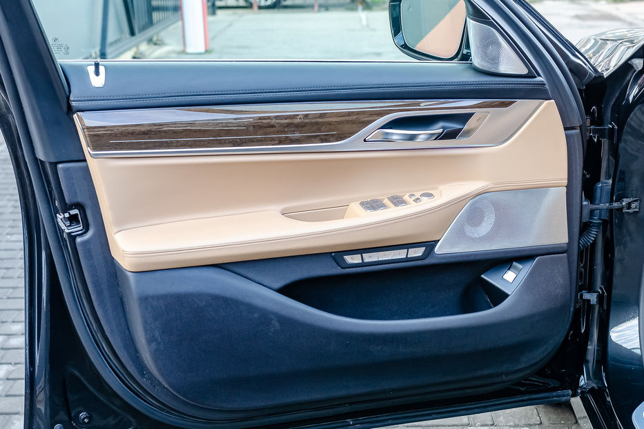 Продам BMW 750 Li Xdrive 2016 года в Киеве