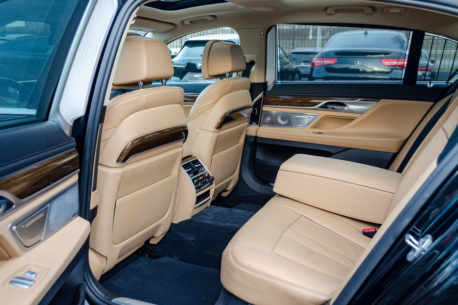 Продам BMW 750 Li Xdrive 2016 года в Киеве
