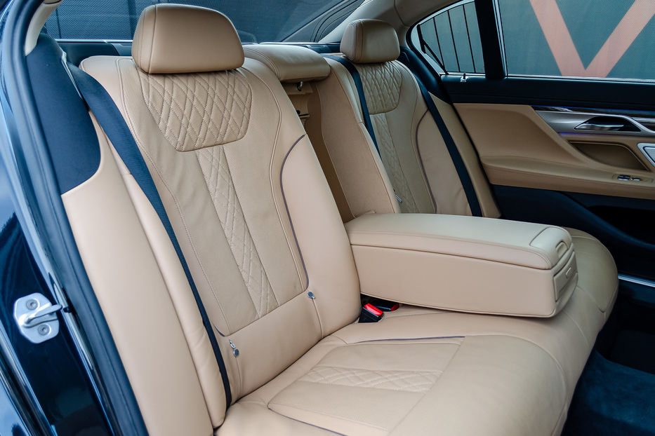 Продам BMW 750 Li Xdrive 2016 года в Киеве