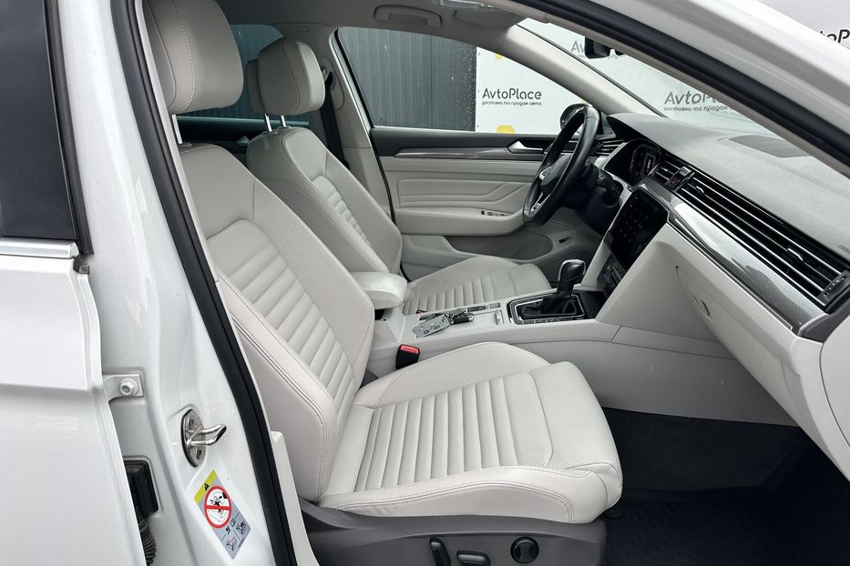 Продам Volkswagen Passat Alltrack 2020 года в Луцке