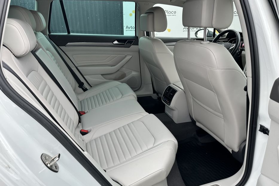 Продам Volkswagen Passat Alltrack 2020 года в Луцке