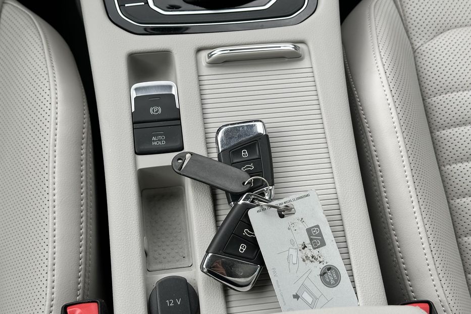 Продам Volkswagen Passat Alltrack 2020 года в Луцке