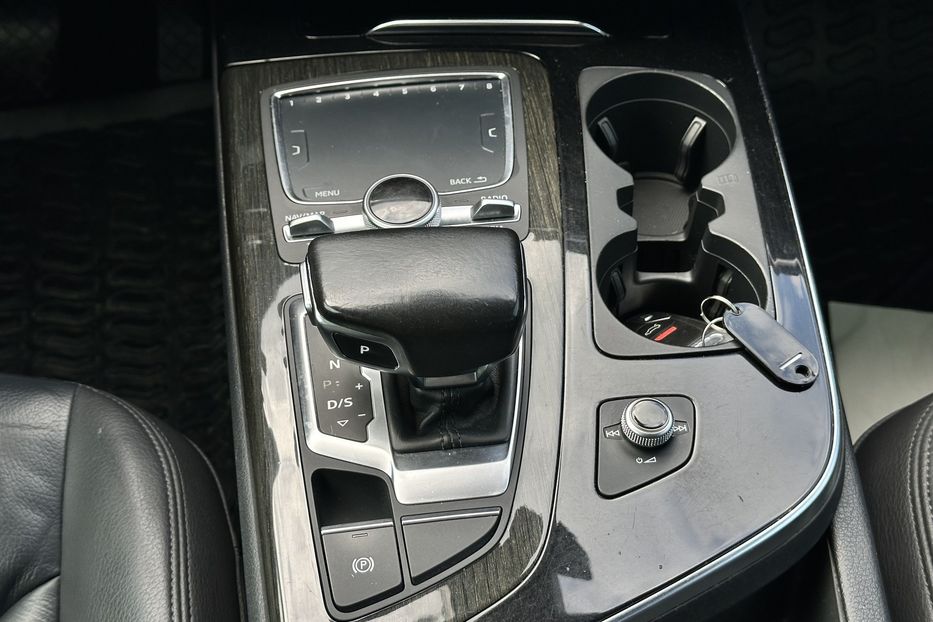 Продам Audi Q7 2017 года в Луцке