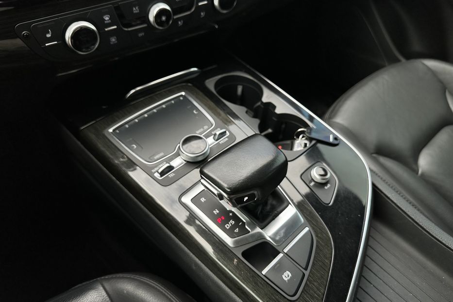 Продам Audi Q7 2017 года в Луцке