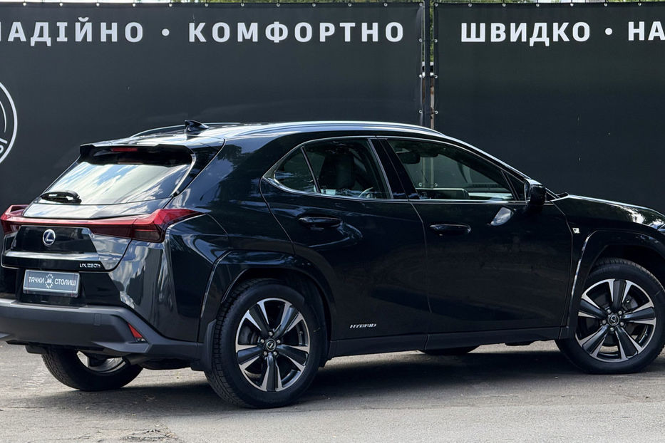 Продам Lexus GX UX 250 H 2022 года в Киеве