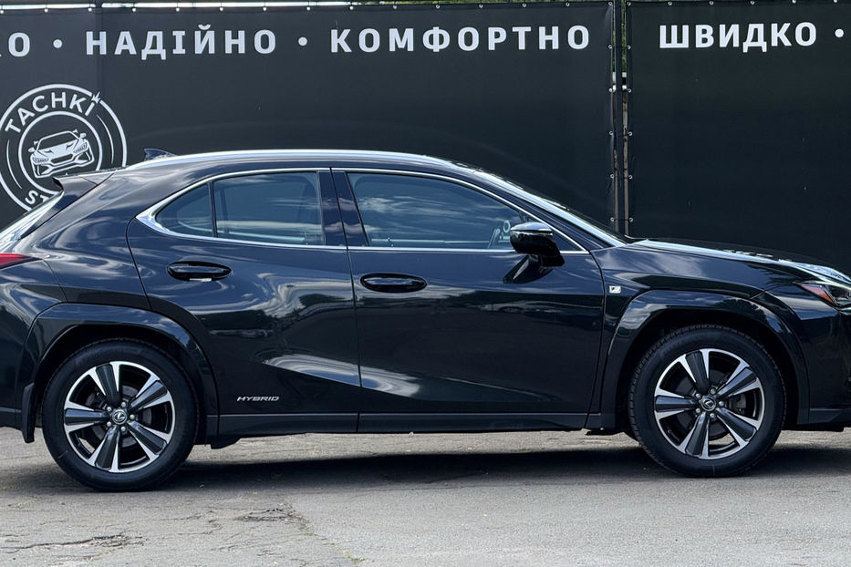 Продам Lexus GX UX 250 H 2022 года в Киеве