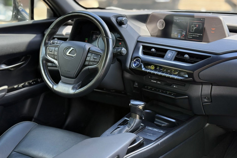 Продам Lexus GX UX 250 H 2022 года в Киеве