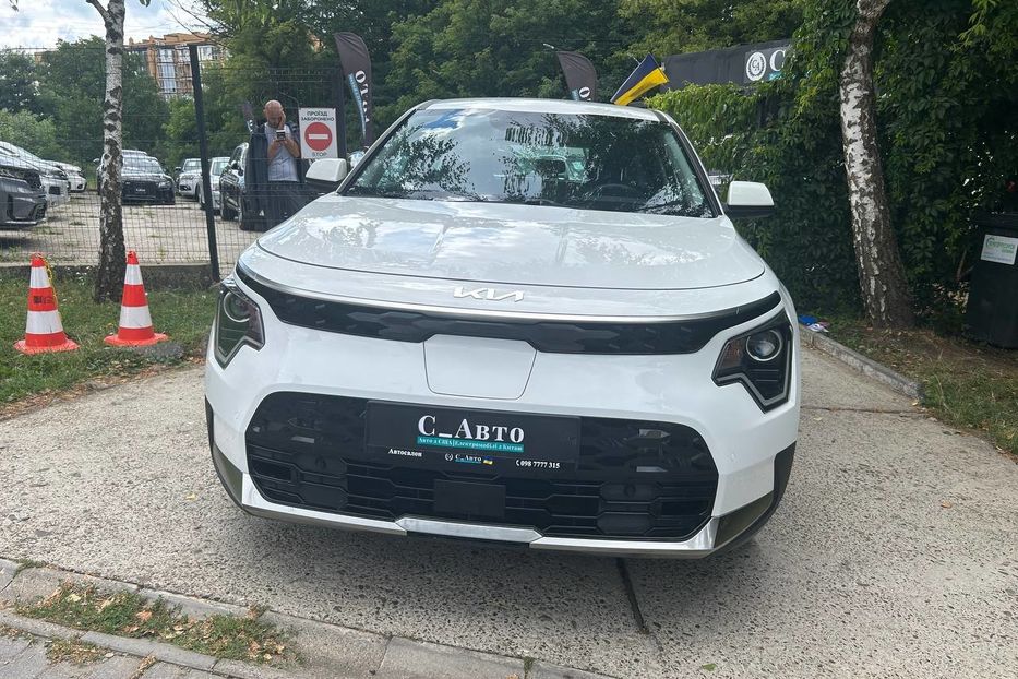 Продам Kia Niro 64кВ 2023 года в Черновцах