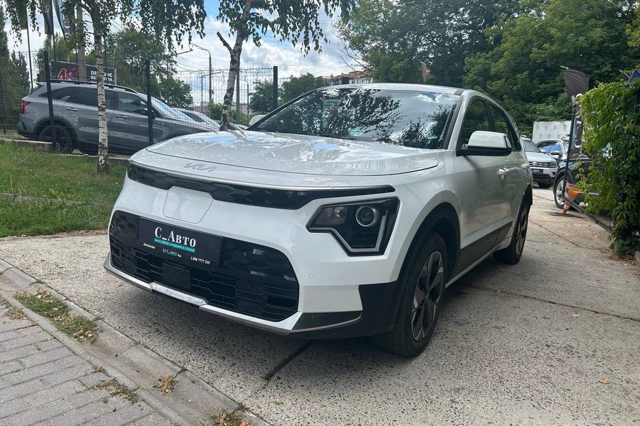 Продам Kia Niro 64кВ 2023 года в Черновцах