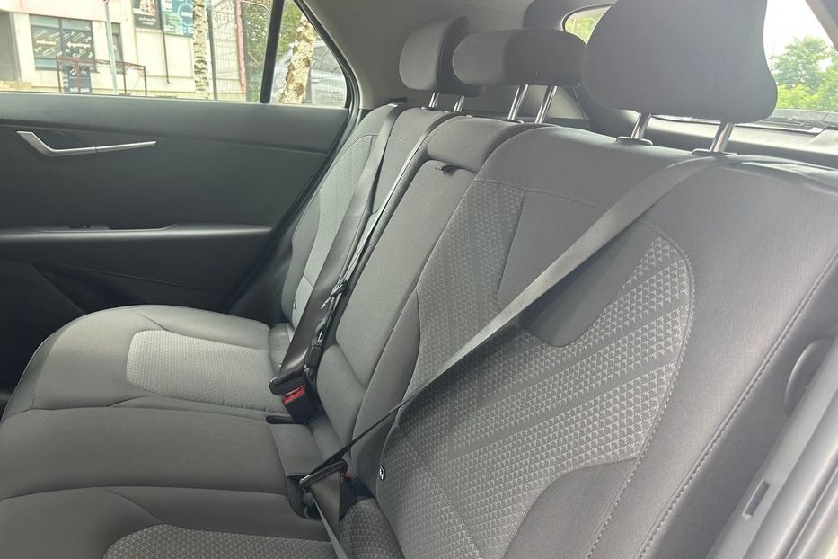 Продам Kia Niro 64кВ 2023 года в Черновцах