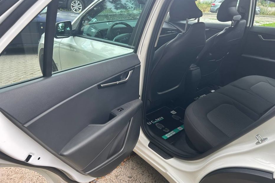 Продам Kia Niro 64кВ 2023 года в Черновцах
