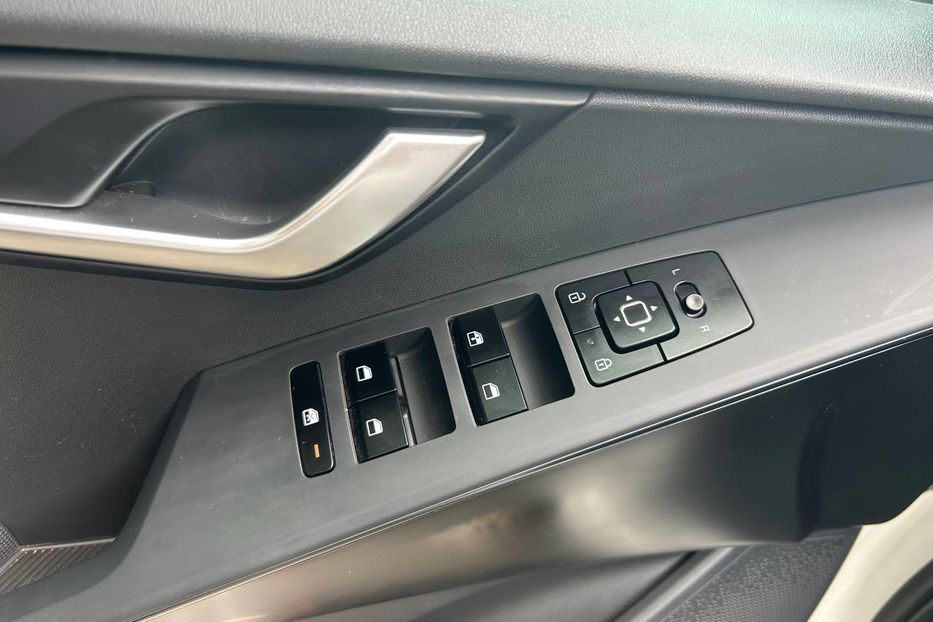 Продам Kia Niro 64кВ 2023 года в Черновцах