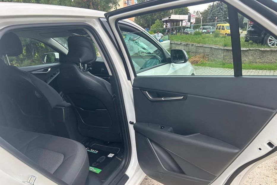 Продам Kia Niro 64кВ 2023 года в Черновцах
