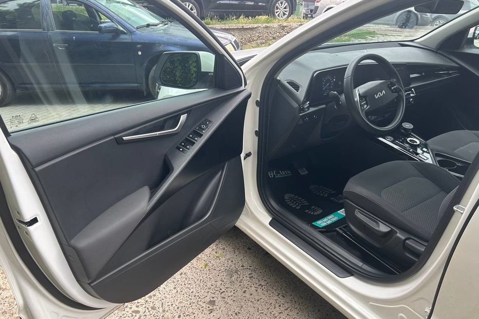Продам Kia Niro 64кВ 2023 года в Черновцах