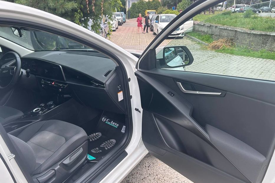 Продам Kia Niro 64кВ 2023 года в Черновцах