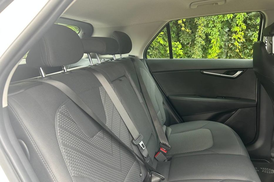 Продам Kia Niro 64кВ 2023 года в Черновцах