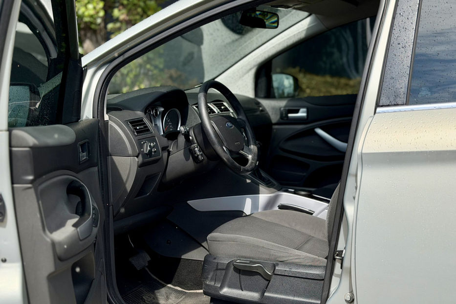 Продам Ford Kuga 2.5T AT (200 к.с.) 4WD  2010 года в Киеве