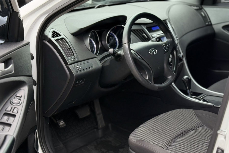 Продам Hyundai Sonata 2.0 AT (150 к.с) 2010 года в Киеве