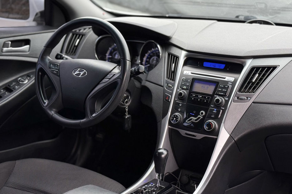 Продам Hyundai Sonata 2.0 AT (150 к.с) 2010 года в Киеве