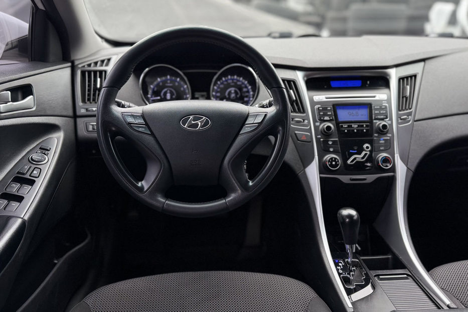 Продам Hyundai Sonata 2.0 AT (150 к.с) 2010 года в Киеве