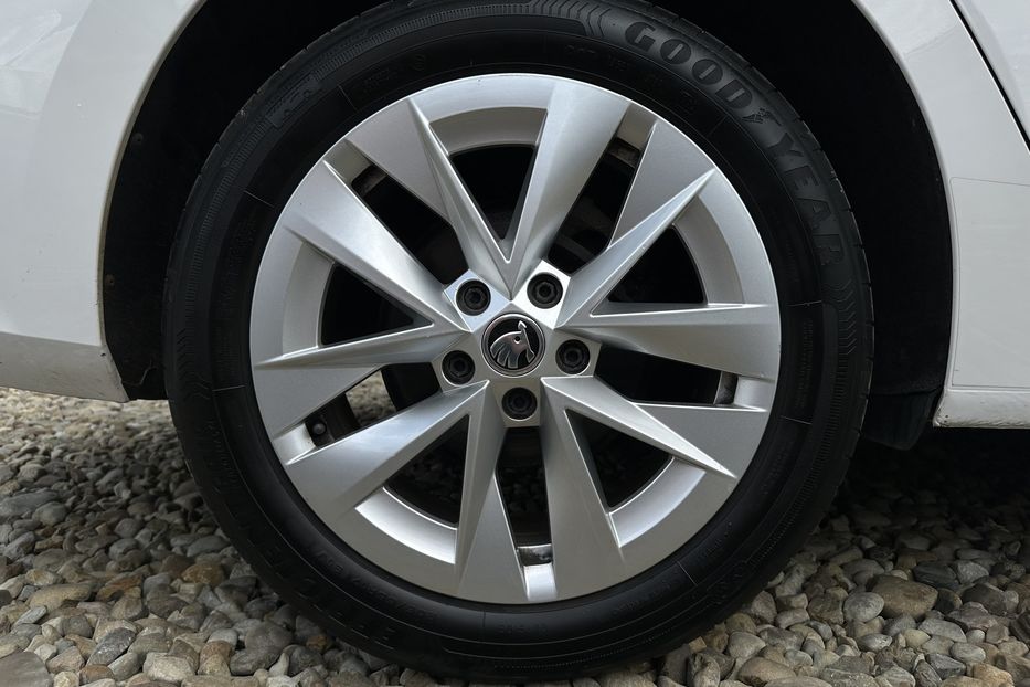 Продам Skoda Octavia А8 2.0 TDI 150к.с АТ FULL LED 2021 года в Львове