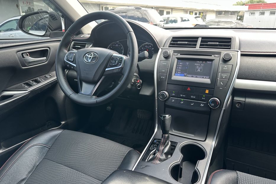 Продам Toyota Camry 2017 года в Киеве