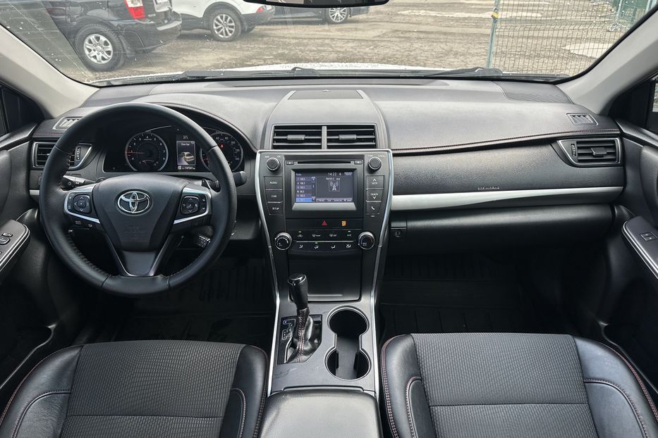 Продам Toyota Camry 2017 года в Киеве