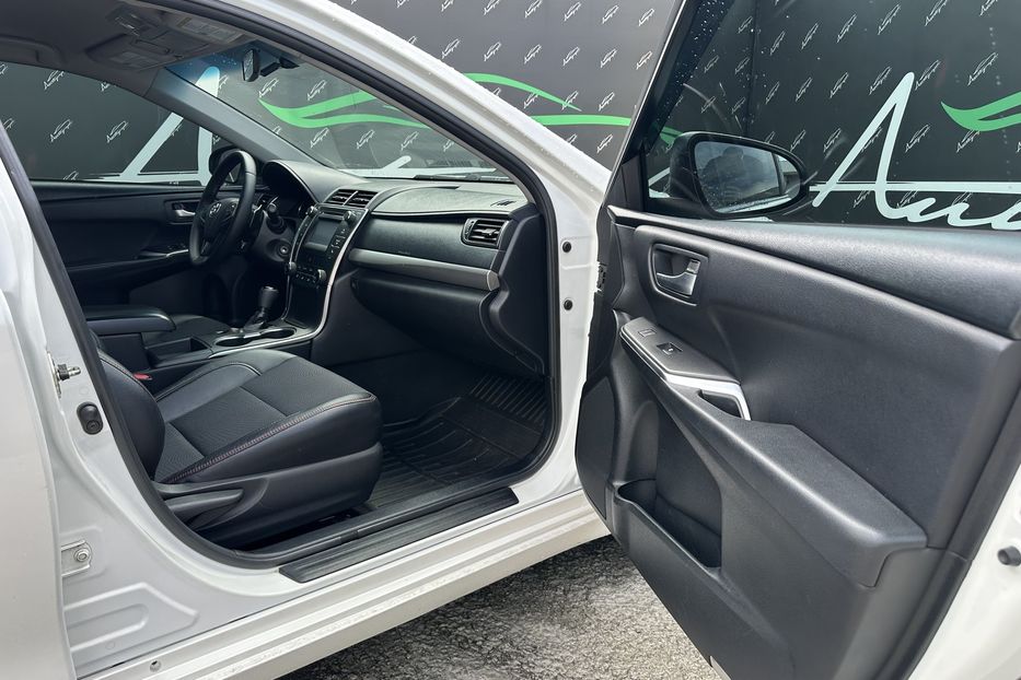 Продам Toyota Camry 2017 года в Киеве