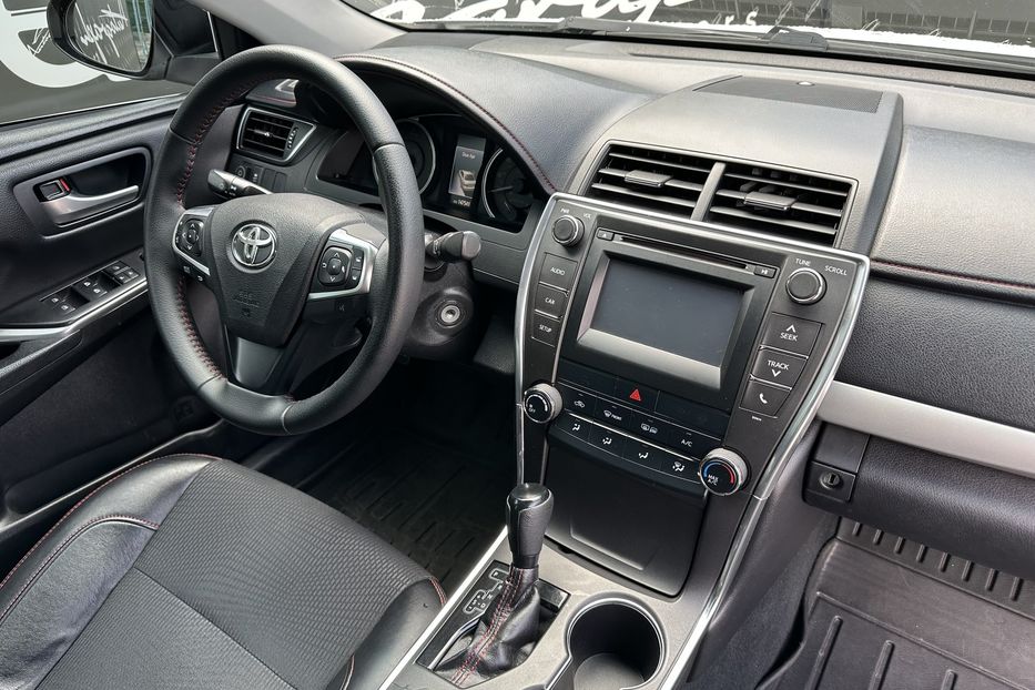 Продам Toyota Camry 2017 года в Киеве