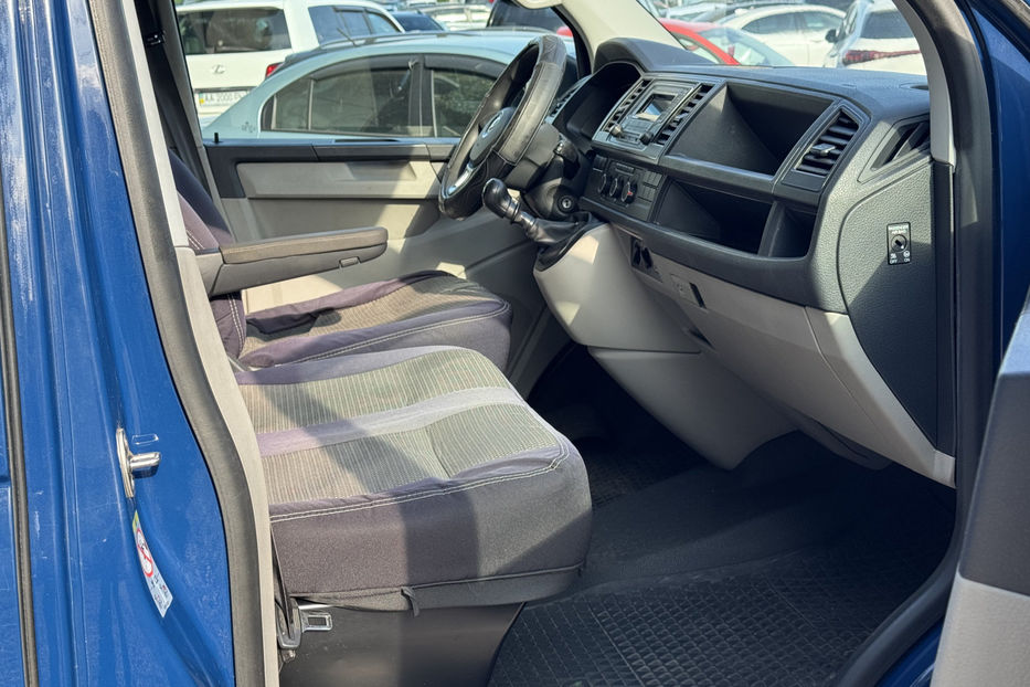 Продам Volkswagen T6 (Transporter) пасс. 2.0D MT (102 к.с.) 2017 года в Киеве