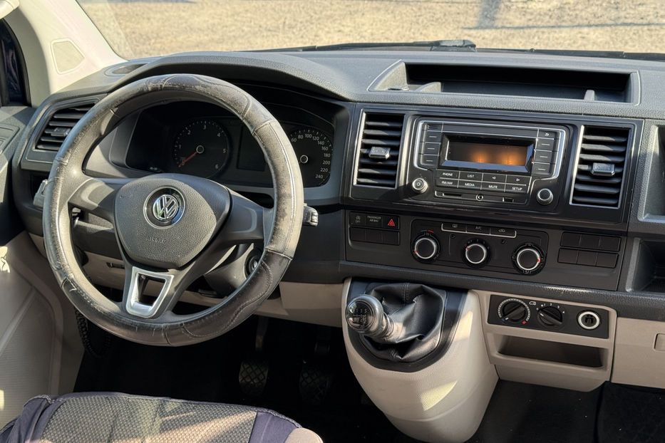 Продам Volkswagen T6 (Transporter) пасс. 2.0D MT (102 к.с.) 2017 года в Киеве