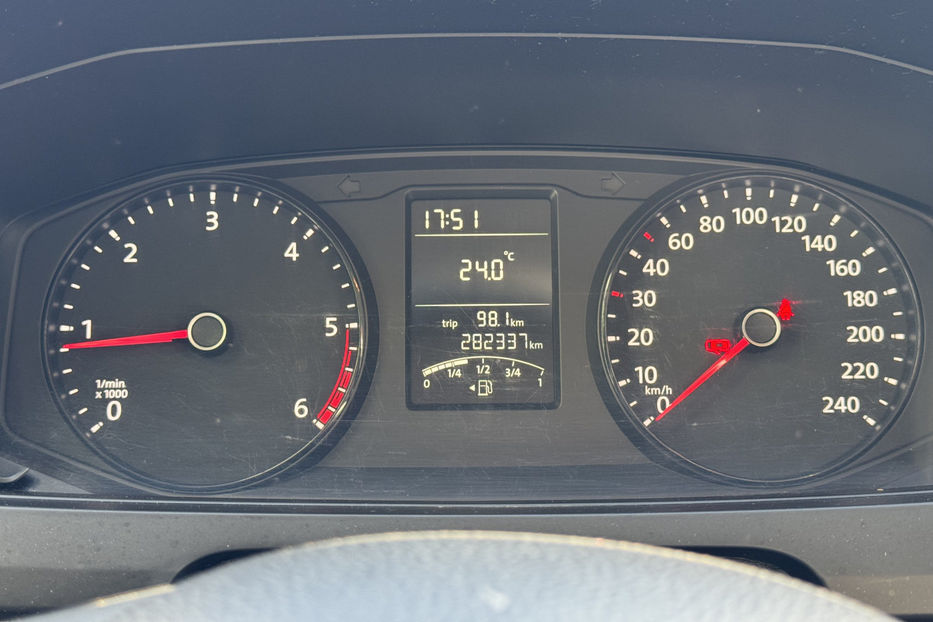 Продам Volkswagen T6 (Transporter) пасс. 2.0D MT (102 к.с.) 2017 года в Киеве