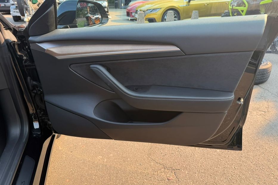 Продам Tesla Model 3 2021 года в Киеве
