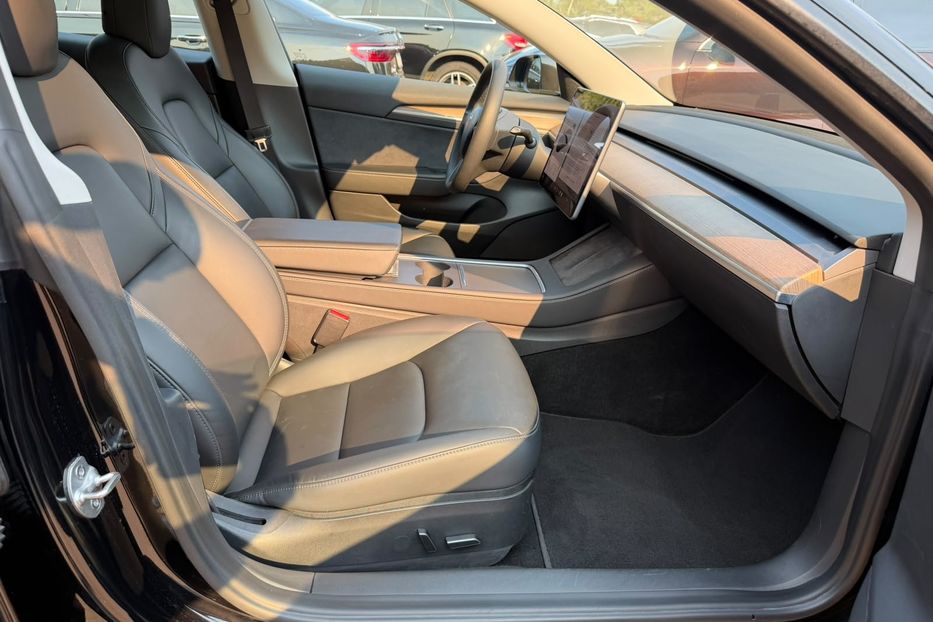 Продам Tesla Model 3 2021 года в Киеве