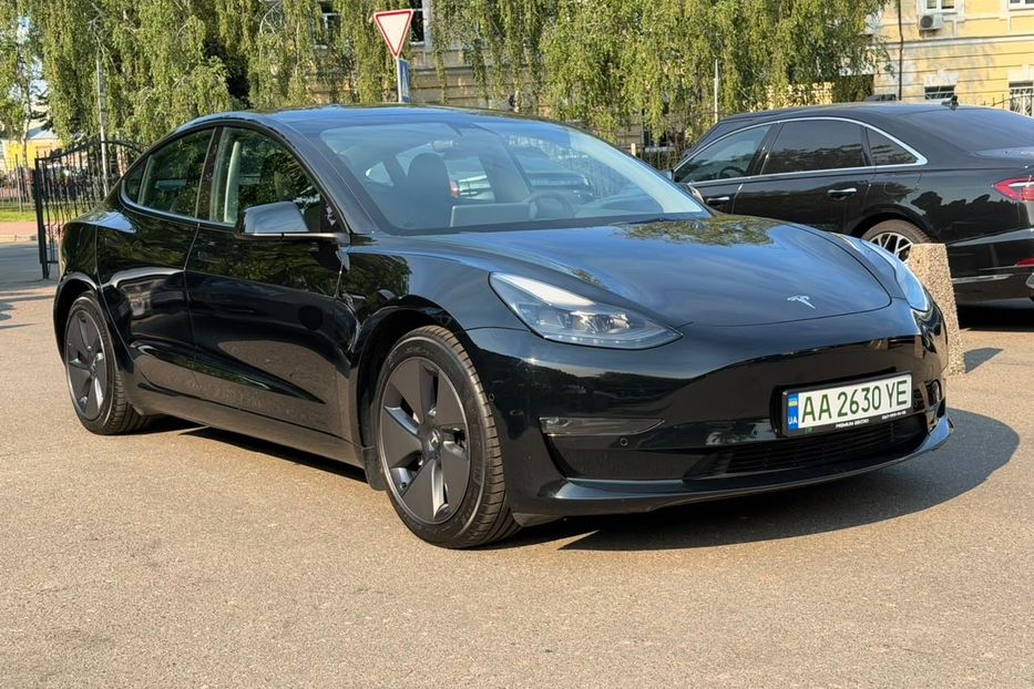 Продам Tesla Model 3 2021 года в Киеве