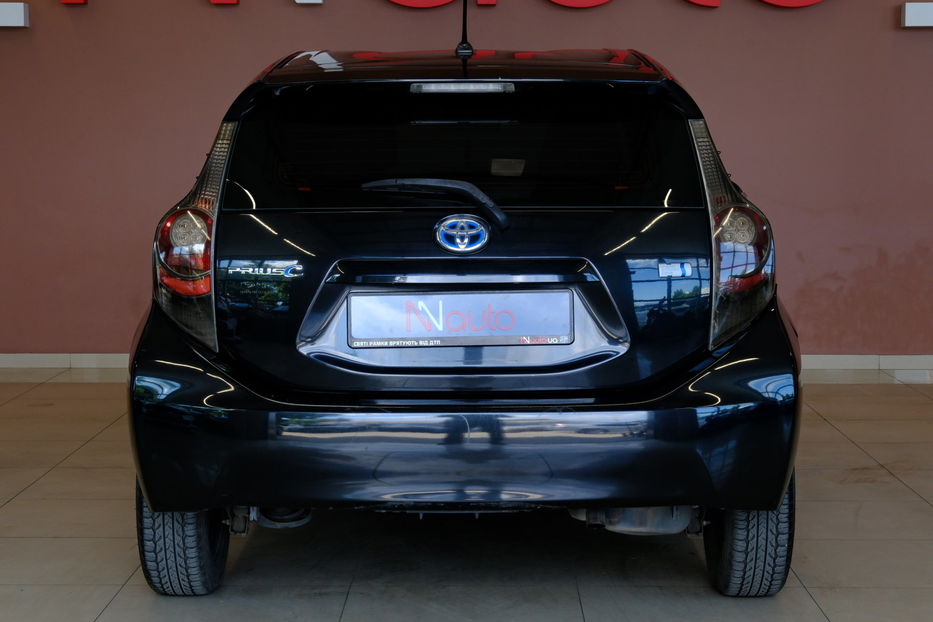 Продам Toyota Prius 2013 года в Одессе