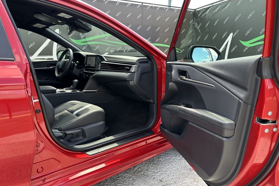 Продам Toyota Camry Se Hybrid 2024 года в Киеве