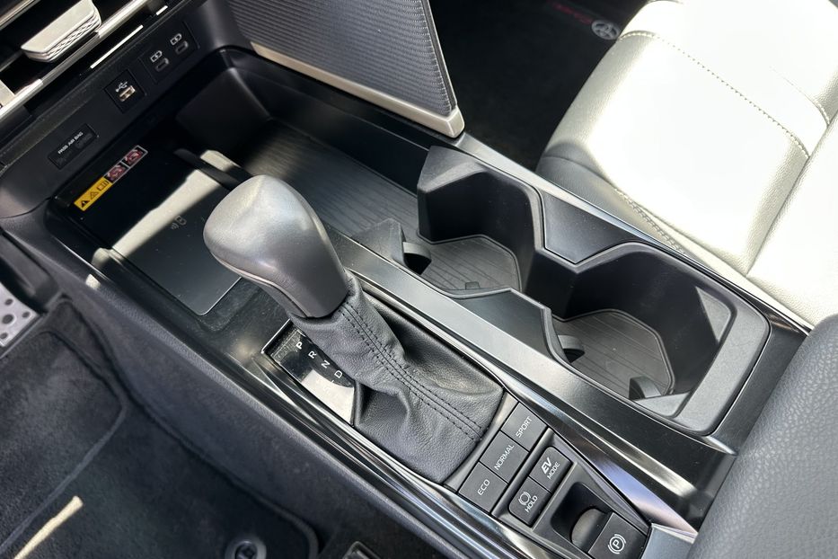 Продам Toyota Camry Se Hybrid 2024 года в Киеве