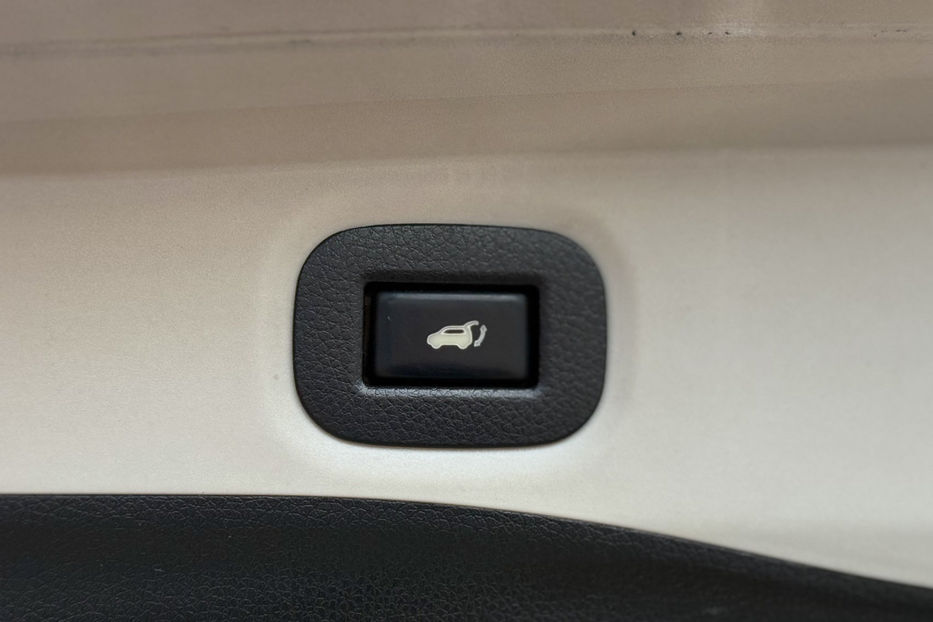 Продам Nissan Rogue  2.5 CVT (170 к.с.) 4WD  •  SL 2015 года в Киеве