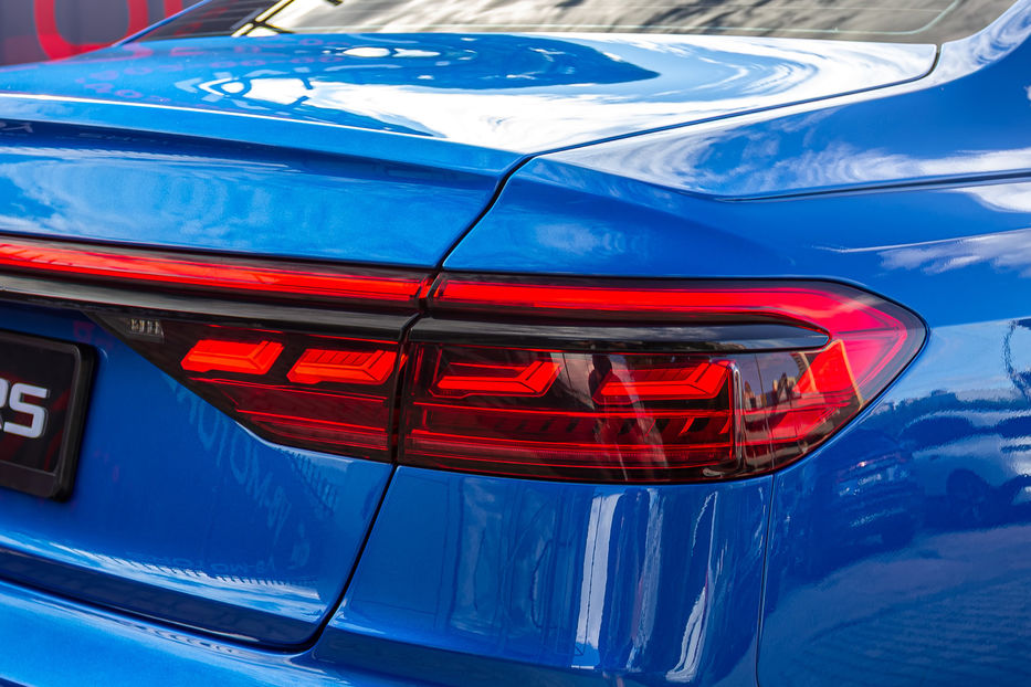 Продам Audi A8 Long 4.0T QUATTRO 2019 года в Киеве
