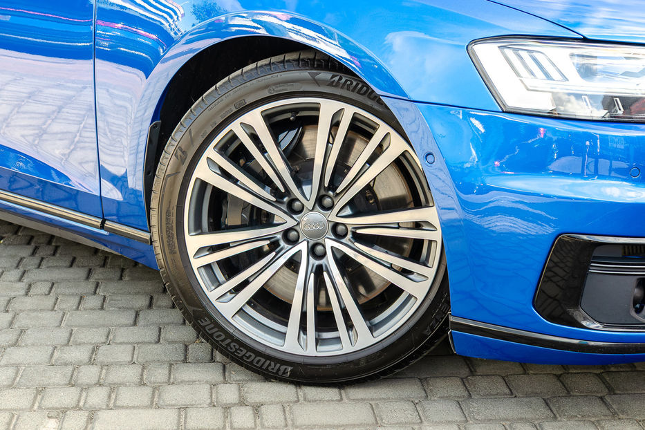 Продам Audi A8 Long 4.0T QUATTRO 2019 года в Киеве