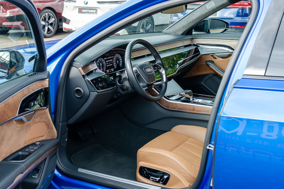 Продам Audi A8 Long 4.0T QUATTRO 2019 года в Киеве