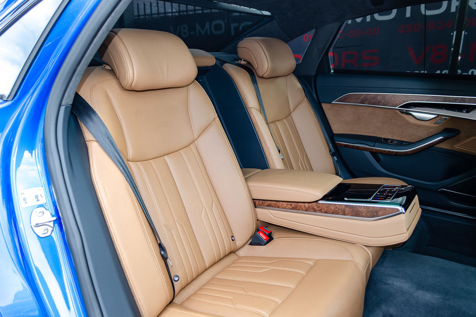 Продам Audi A8 Long 4.0T QUATTRO 2019 года в Киеве